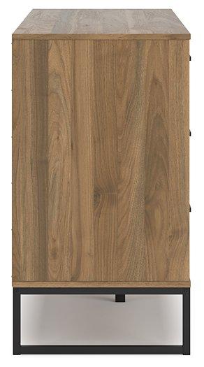 Deanlow Bedroom Package